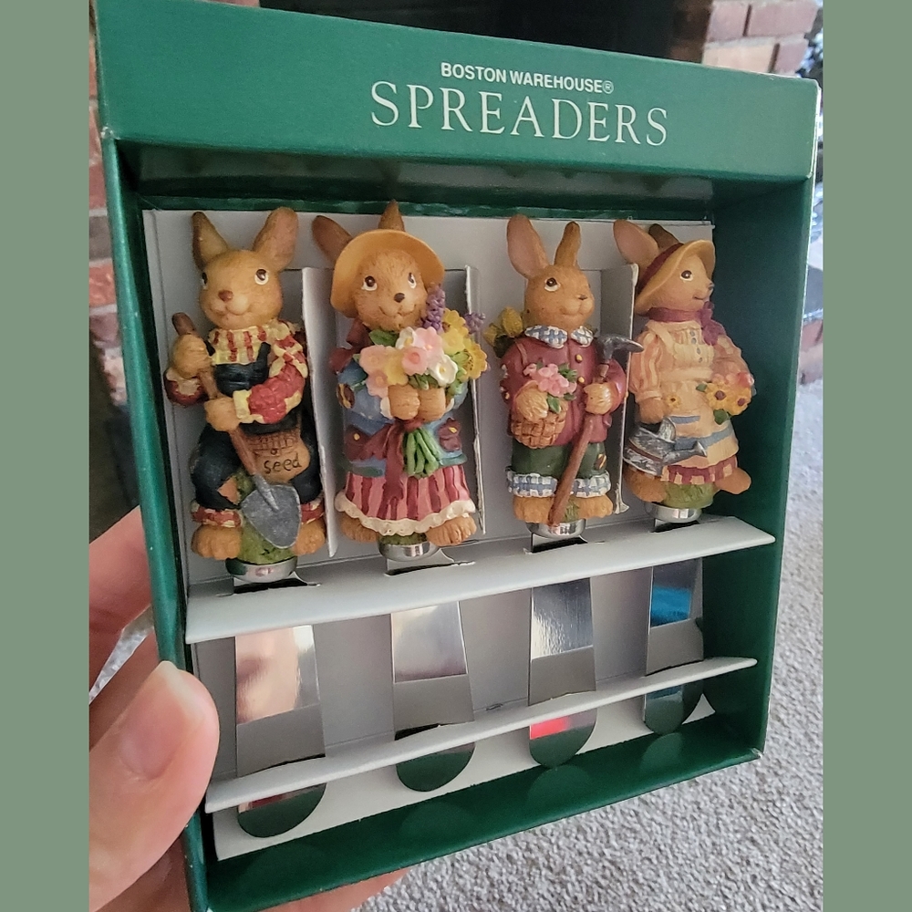 Unique Boston Warehouse Spreaders Set of 4 Spring Bunny Stainless Steel Knives